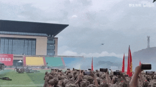 大学军训越来越硬核:步坦协同、火箭筒都来了