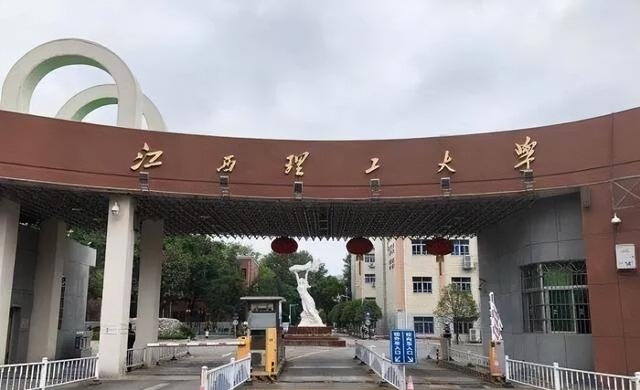 分数不拔尖的高中生家长注意!选对行业大学也能端稳饭碗