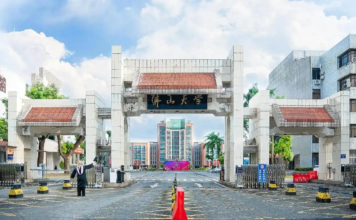除夕佳节，距高考百日学子坚守向学之心沉淀蓄力