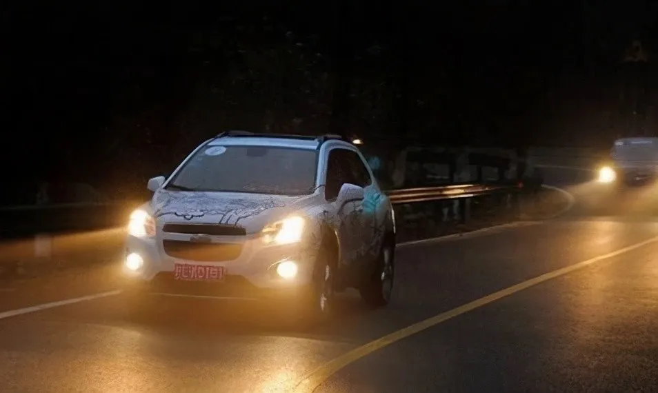 高速驾驶技巧:老司机总结的4大保命法则,新手必看