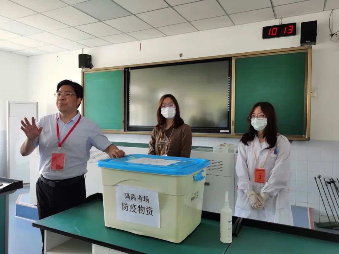 2021 年高考考场啥样?进考场几步走?记者带你提前看