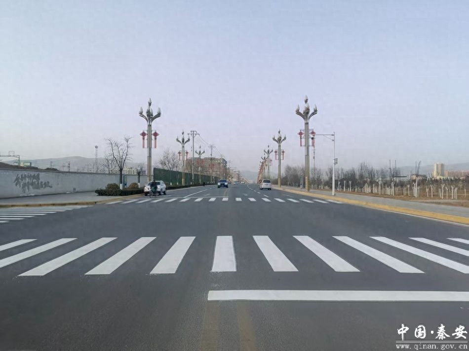 秦安县交管大队多措并举，治理城区违停高发区域交通秩序