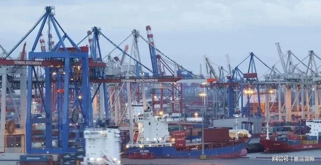 全球港口拥堵致海运困境,多国港口混乱,船外排队超683艘