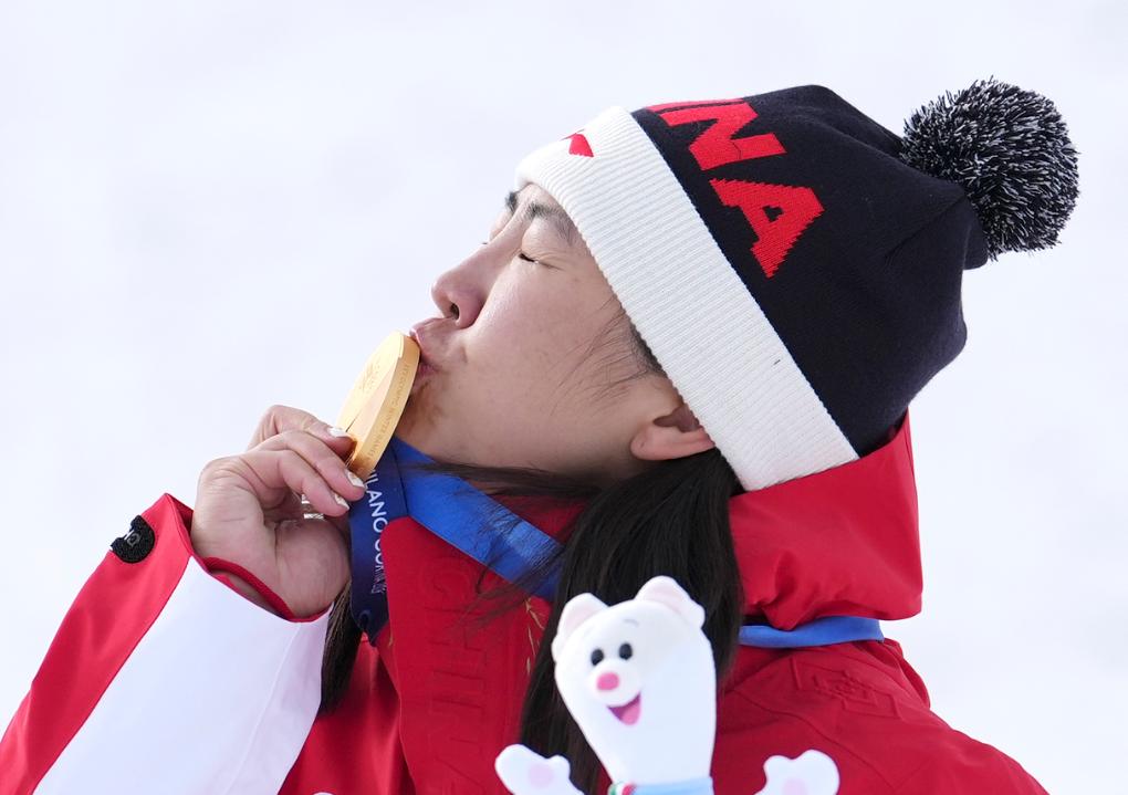 米兰冬奥会中国代表团境外参赛创佳绩,苏翊鸣等运动员表现出色
