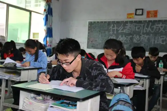 2022年《新体育法》正式宣布,体育成绩将与高考报名挂钩。高考学生需要注意的