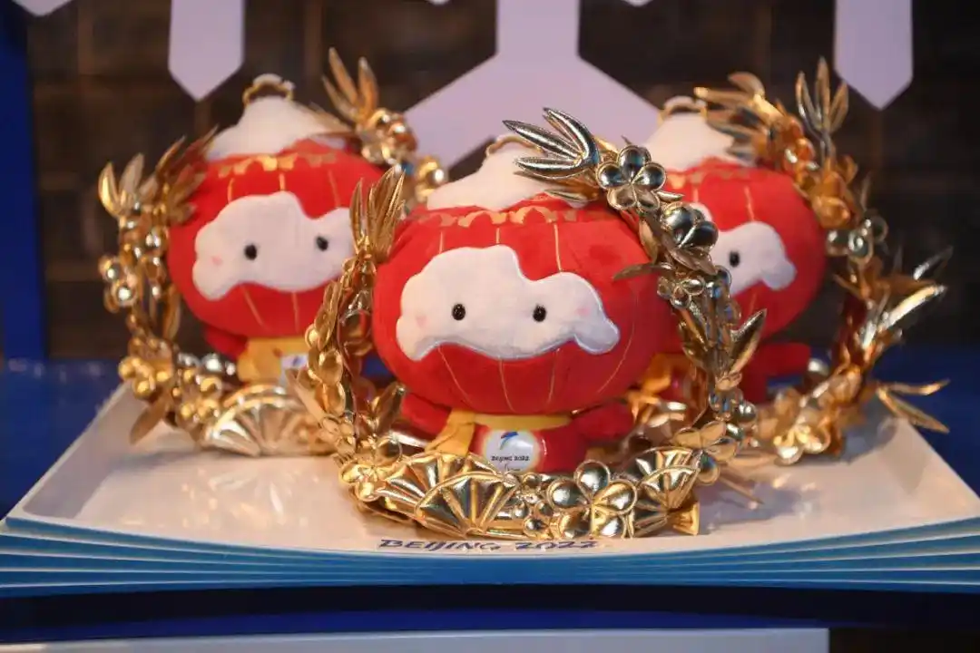 2022 冬奥会颁奖元素发布,含获奖运动员定制吉祥物纪念品等