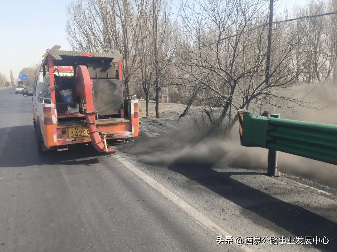 酒泉公路养护中心开展冬季整治行动,保障公众冬季出行安全